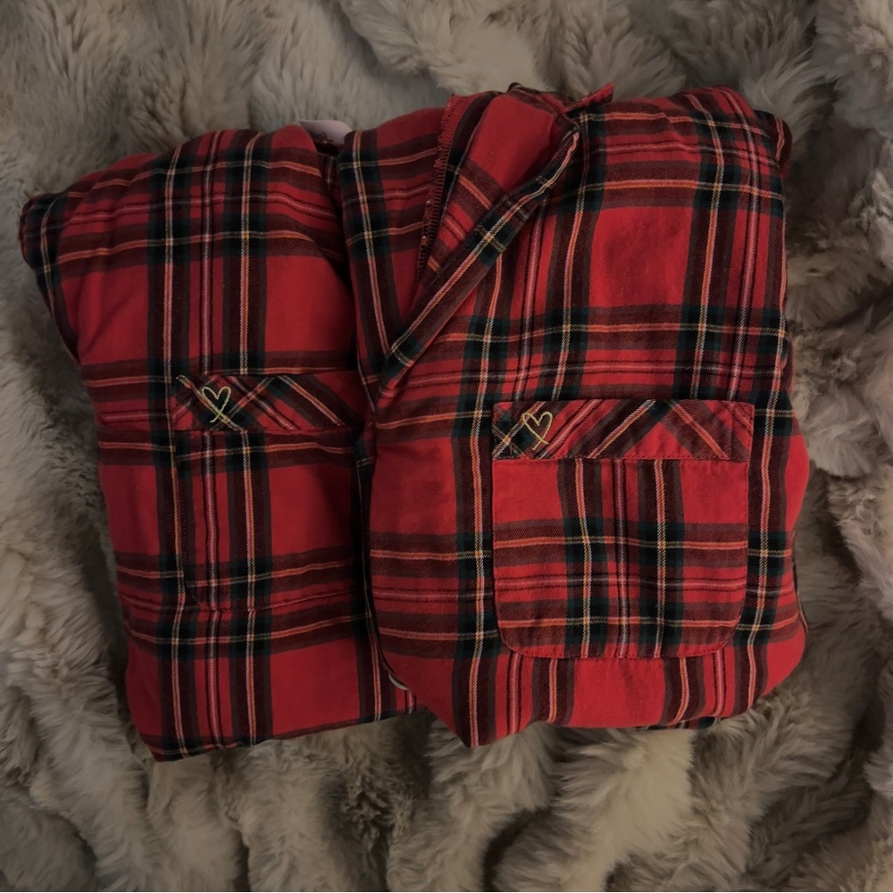 2 Victoria's Secret Red and Black Plaid Shirt ໒꒱